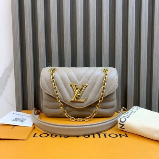 YSL BAG WITH GOLD CHIAN